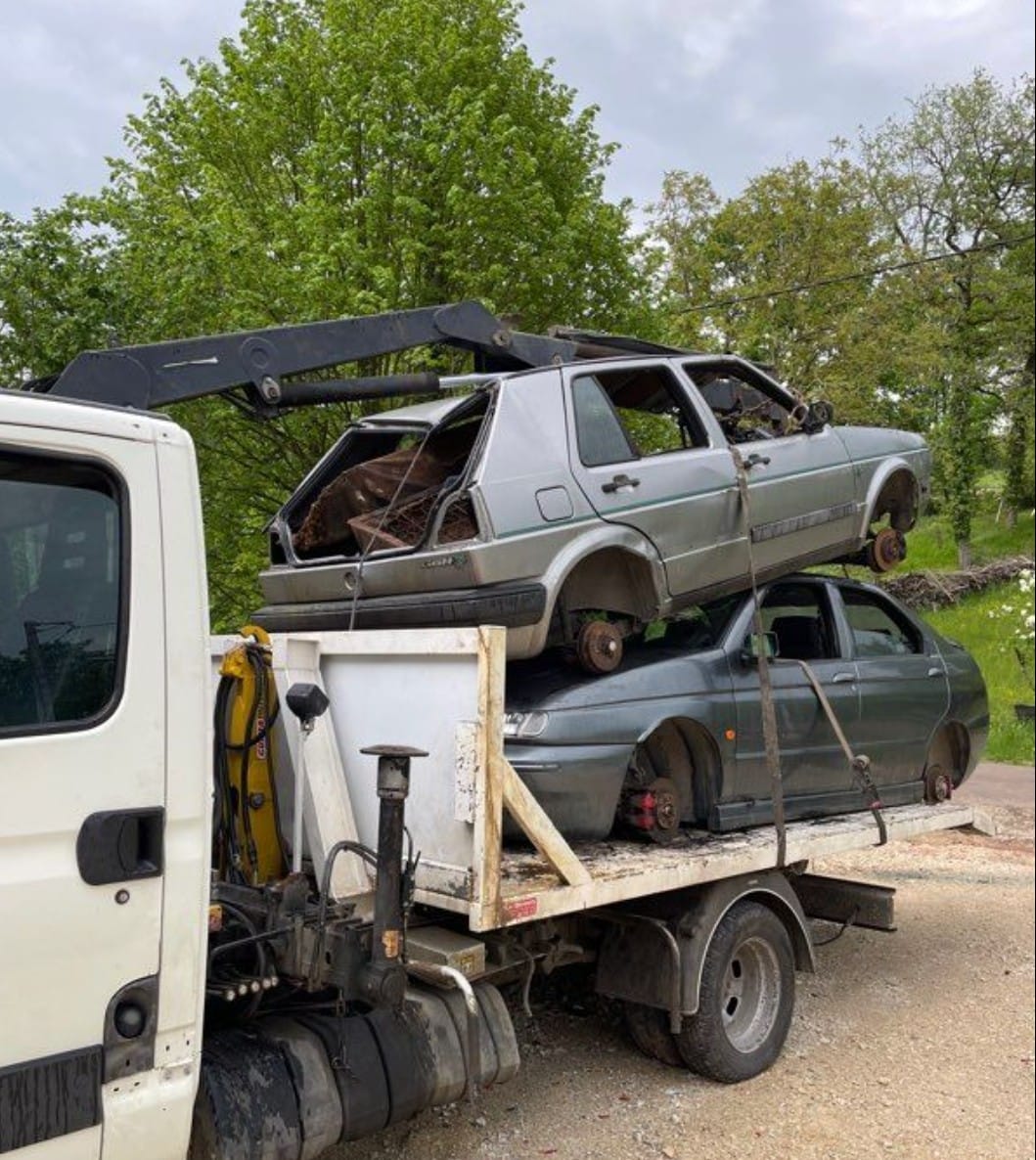 Transport d'épaves empilées